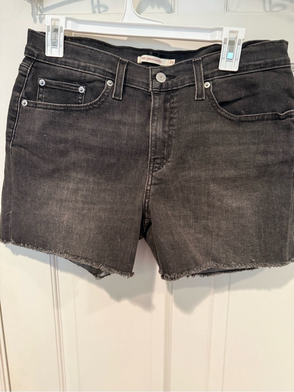 Women’s Levi’s Black Washed Faded Denim Cutoff Mid Length Shorts Size 31